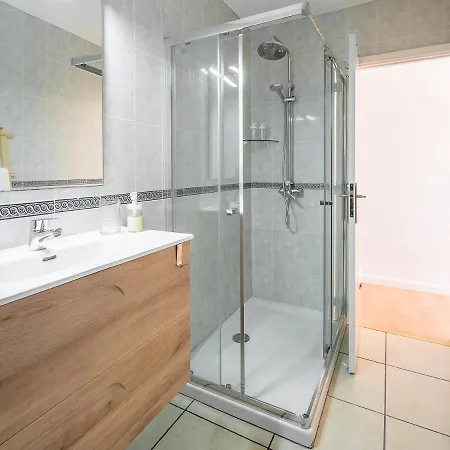 Delfin Iii, Apartamento *